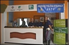 Stand Polizia Stradale e Ordine dei Farmacisti.JPG