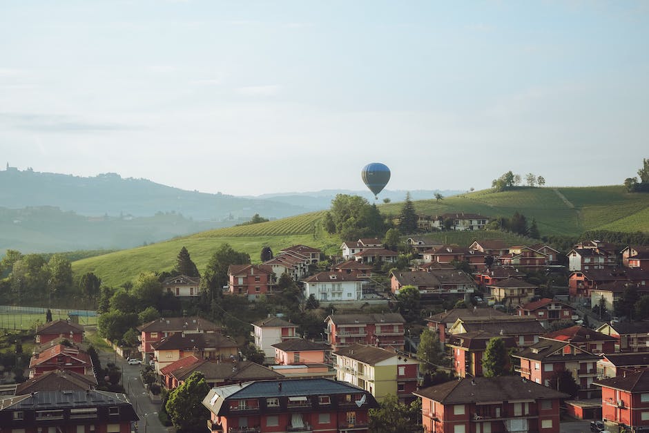 Barolo, bagarre sulle regole: Con più vigneti cala il valore