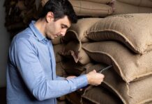 Caffè Agust, 70 anni di storia tra porte aperte e nuove medaglie d’oro Torrefazione-aperta5-GiovanniCorsini